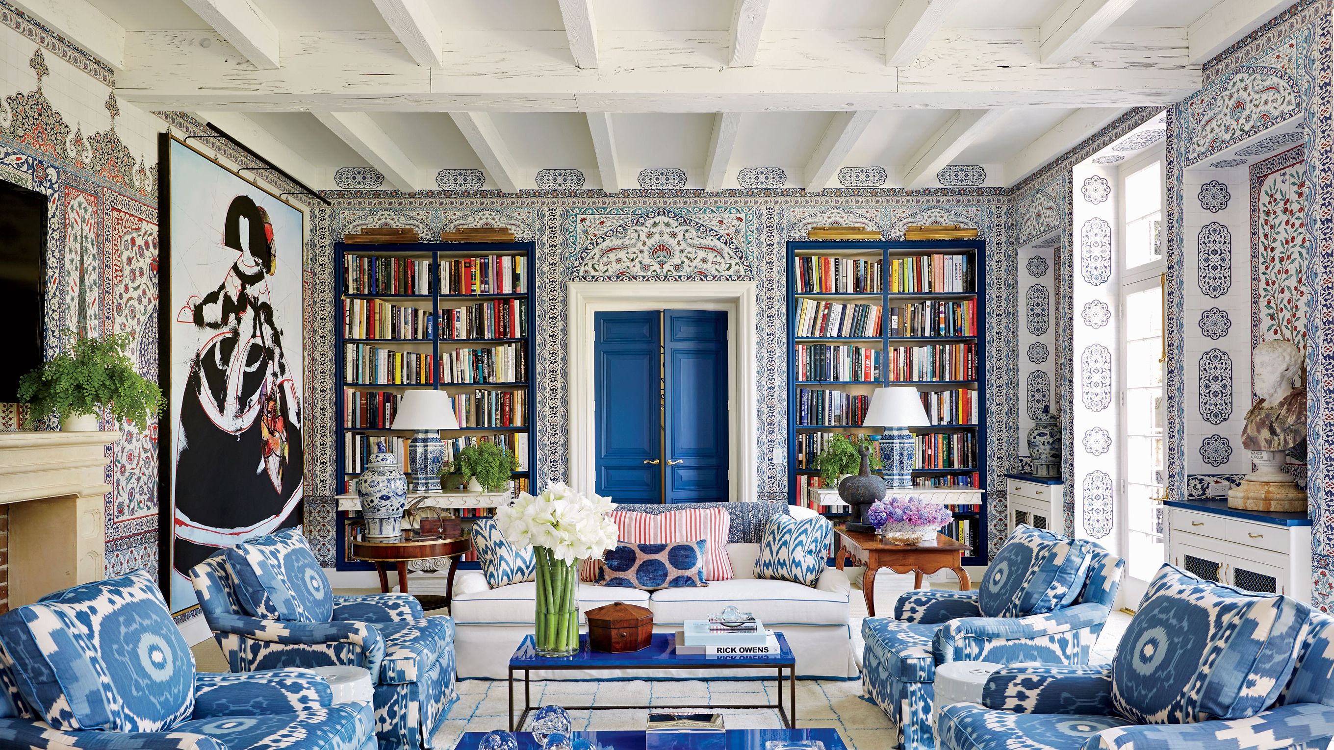 Elegant wallpaper installation project